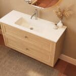 Hangend naturel eiken badkamermeubel 120 cm met twee lades en mat witte mineraalstenen enkele wastafel