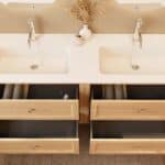Modern naturel eiken badkamermeubel 160 cm met twee lades en mat witte mineraalstenen wastafel