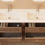 Modern donker eiken badkamermeubel 160 cm met twee lades en mat witte mineraalstenen wastafel