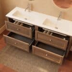 Modern donker eiken badkamermeubel 160 cm met twee lades en mat witte mineraalstenen wastafel