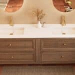 Modern donker eiken badkamermeubel 200 cm met twee lades en mat witte solid surface wastafel