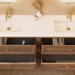 Modern donker eiken badkamermeubel 200 cm met twee lades en mat witte solid surface wastafel