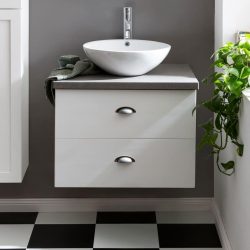 houten badkamermeubel met een witte waskom
