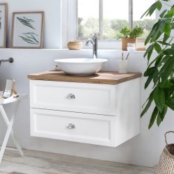 mooi wit badkamermeubel hangend met een eiken wastafelblad en een keramische waskom