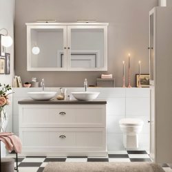 mooi staand badkamermeubel in wit met betonnen blad en bijpassende spiegel