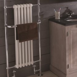 landelijke design radiator in de landelijke badkamer